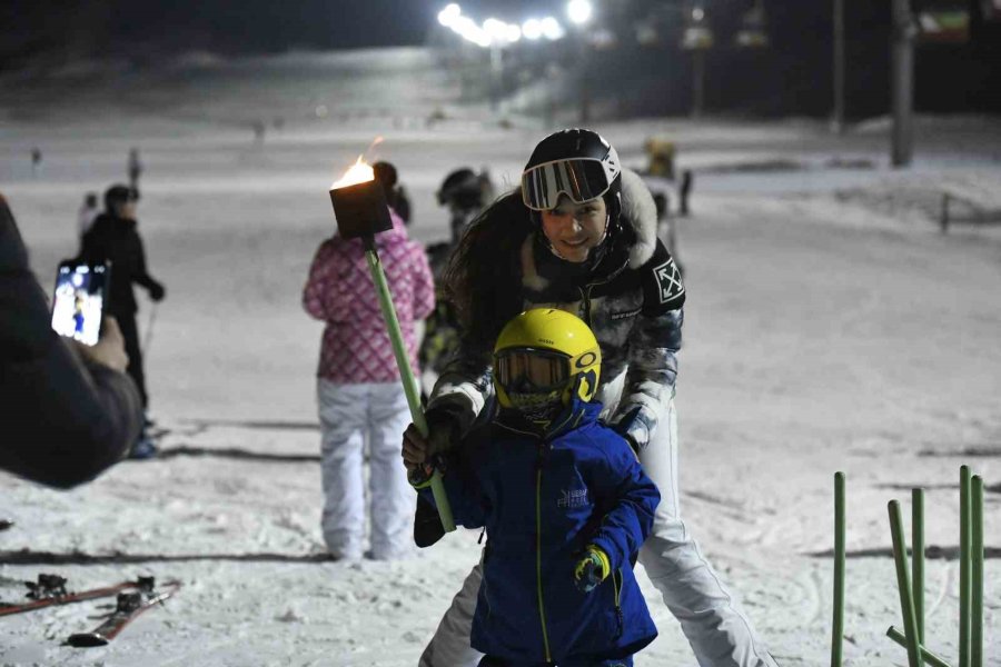 Erciyes’te Gece Kayağı Başladı