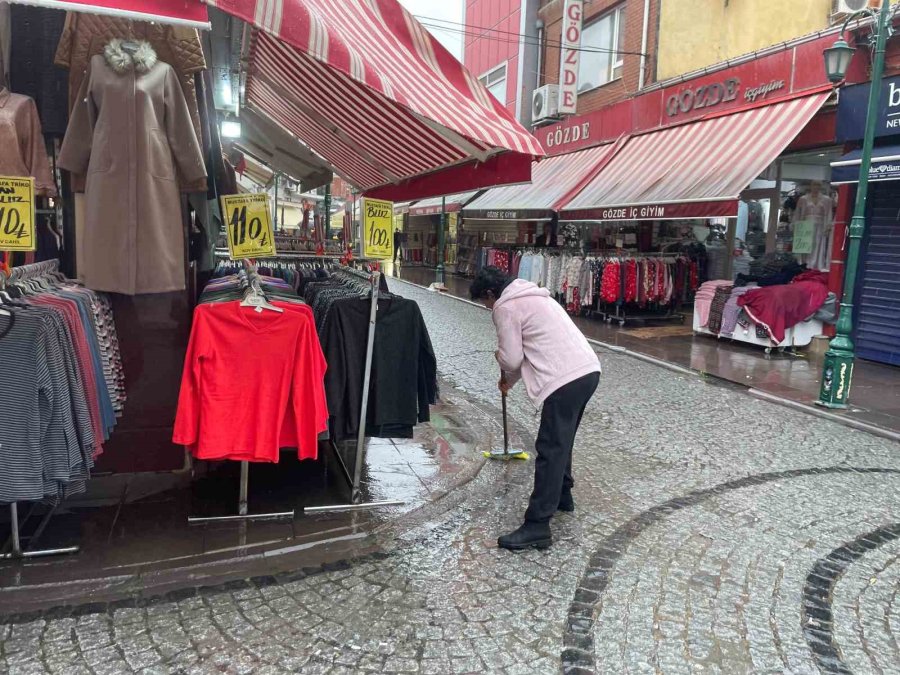 Eskişehir’de Yağmur Kent Merkezinde Yoğunluğu Azalttı