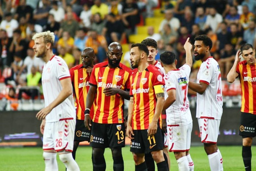 Kayserispor’da En Fazla Forma Giyen Carole Oldu