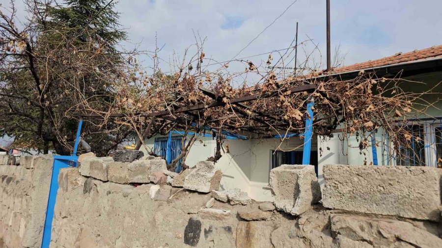 Kayseri’de Soba Faciası: 2 Kardeş Hayatını Kaybederken Anne Ve 3 Çocuğu Tedavi Altına Alındı