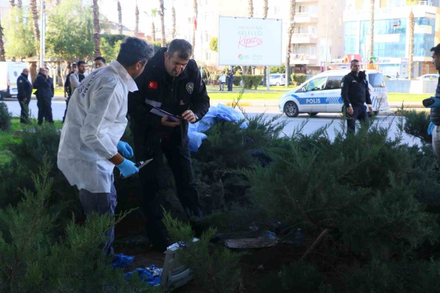 Cesedi Günler Sonra Gelen Kokuyla Tesadüfen Bulundu