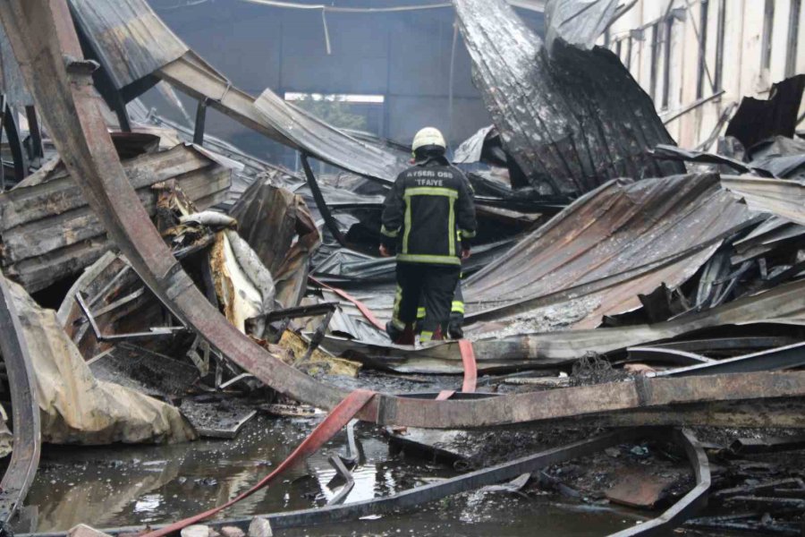 Fabrikadaki Hasar Gün Aydınlanınca Ortaya Çıktı