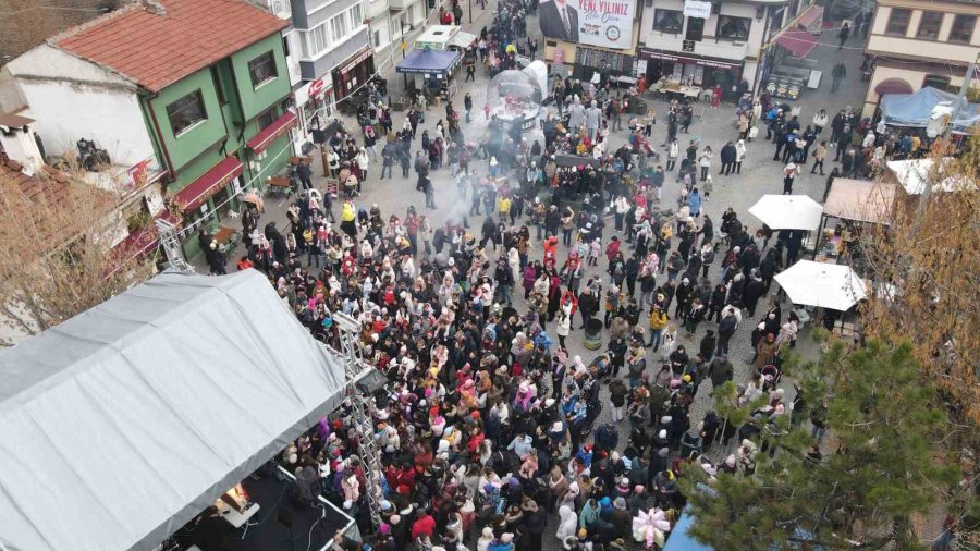 Odunpazarı Belediyesi’nin Yeni Yıl Pazarı Büyük İlgi Gördü