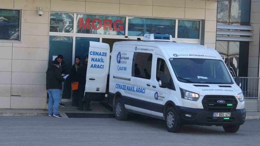 Antalya’da 45 Gün Önce Ölü Bulunan İranlı 3 Kardeşin Cenazeleri Teslim Alındı