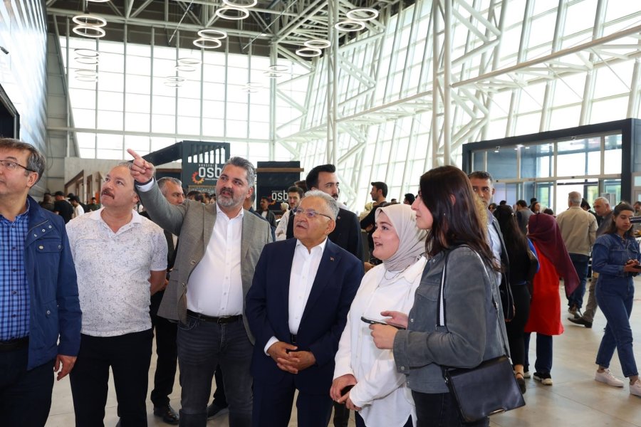 Büyükşehir’in Kayseri Kariyer Merkezi 2024’te 3 Bine Yakın İstihdama Aracı Oldu