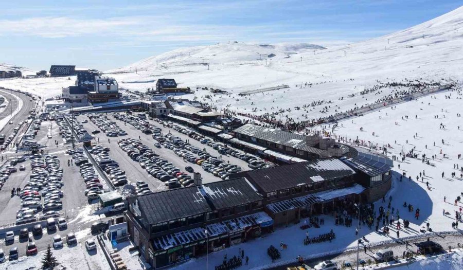 Erciyes Kayak Merkezi, Yeni Yılın İlk Gününde 110 Bin Ziyaretçi Ağırladı