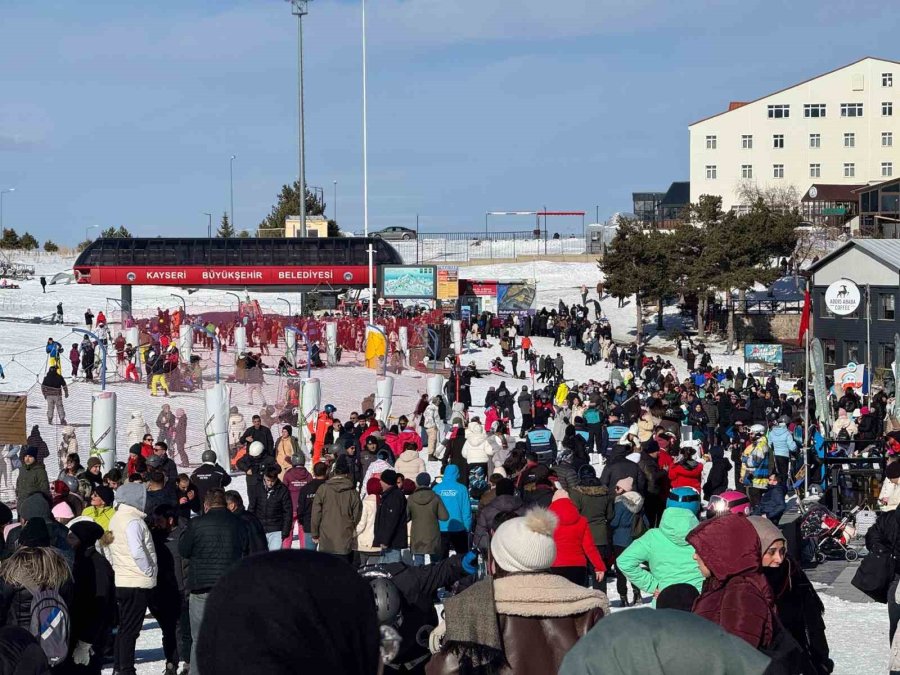 Erciyes Kayak Merkezi, Yeni Yılın İlk Gününde 110 Bin Ziyaretçi Ağırladı