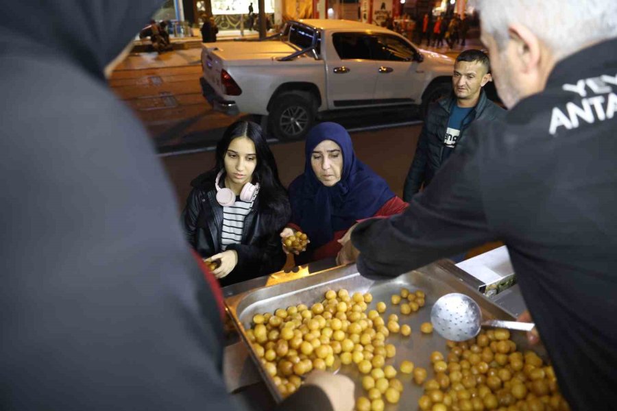 Büyükşehir Kandil Sebebiyle 19 İlçede Lokma İkram Etti