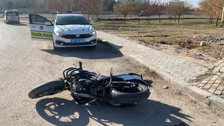 Motosiklet İle Hafif Ticari Araç Çarpıştı: 1 Ölü, 1 Yaralı