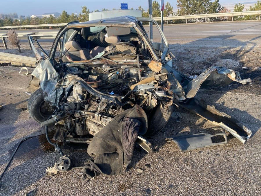 Ters Yöne Giren Otomobil Tırla Çarpıştı: 1 Ölü, 1 Yaralı