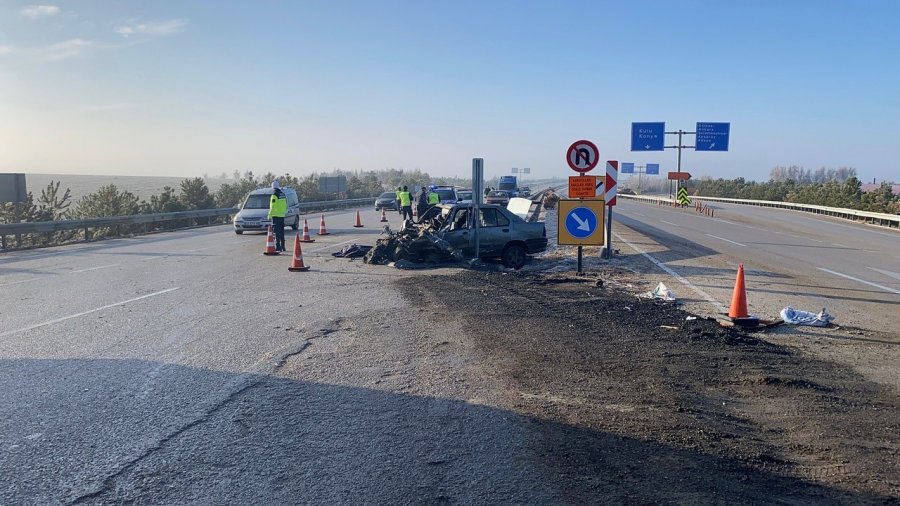 Ters Yöne Giren Otomobil Tırla Çarpıştı: 1 Ölü, 1 Yaralı