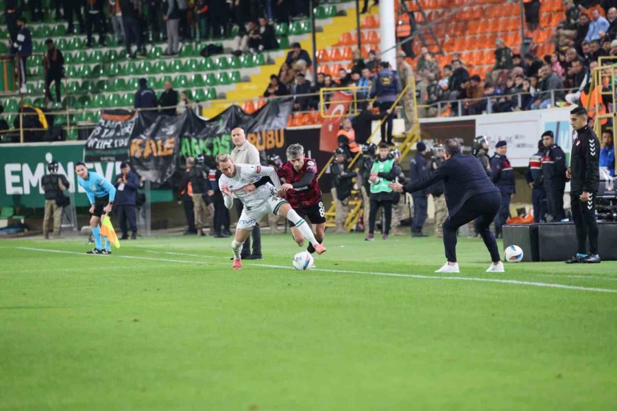 Trendyol Süper Lig: Alanyaspor: 1 - Konyaspor: 0 (ilk Yarı)