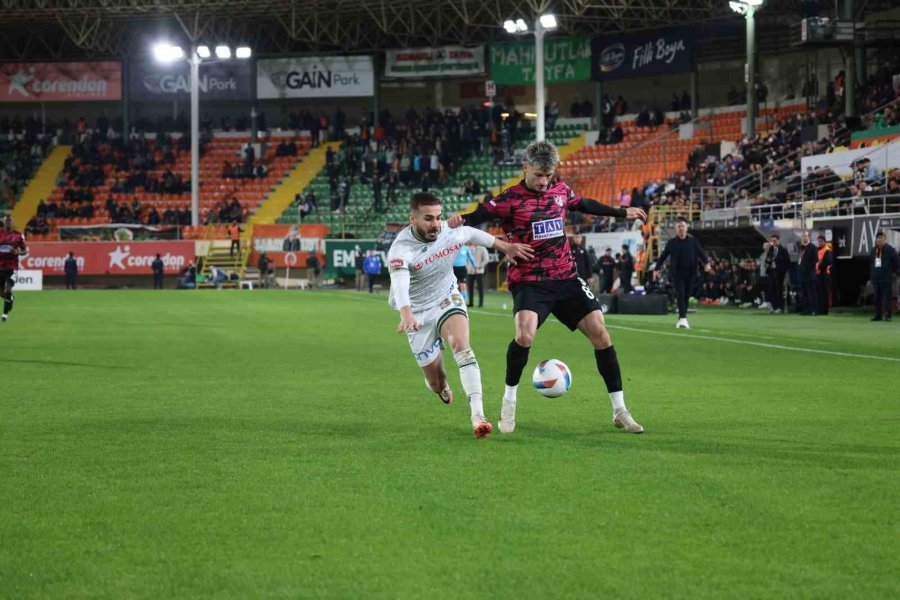 Trendyol Süper Lig: Alanyaspor: 1 - Konyaspor: 0 (ilk Yarı)