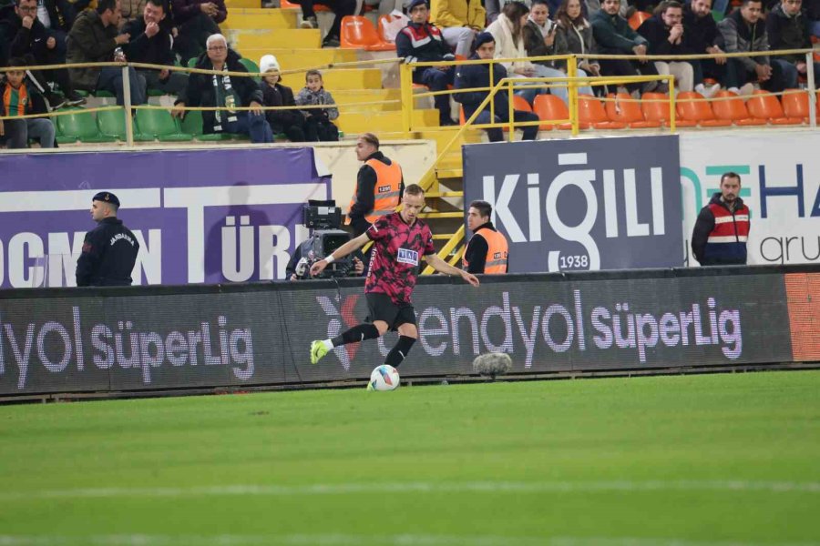 Trendyol Süper Lig: Alanyaspor: 1 - Konyaspor: 0 (ilk Yarı)