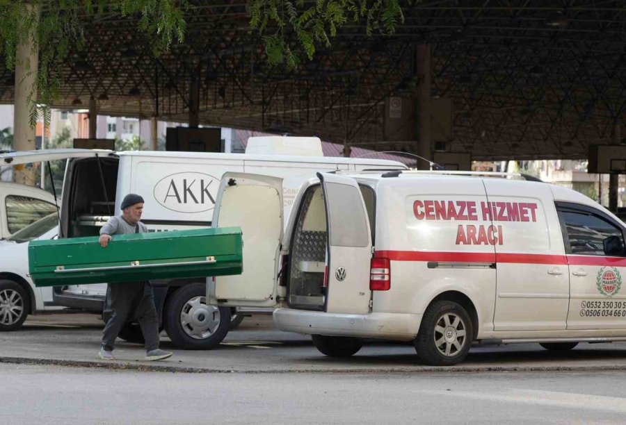 Garsonluk Ve Ambulans Şoförlüğünden Uluslararası Gassallığa