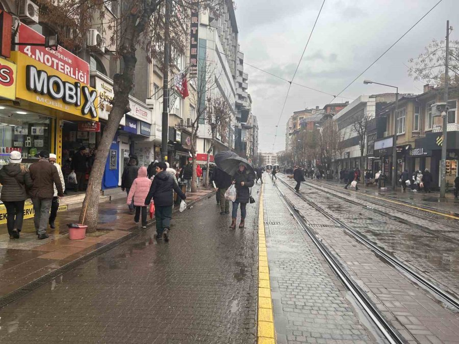 Eskişehir’de Yağış Vatandaşlara Zor Anlar Yaşattı