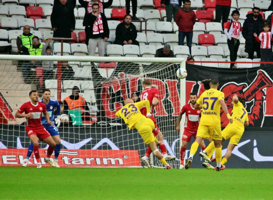 Trendyol Süper Lig: Antalyaspor: 0 - Eyüpspor: 3 (ilk Yarı)