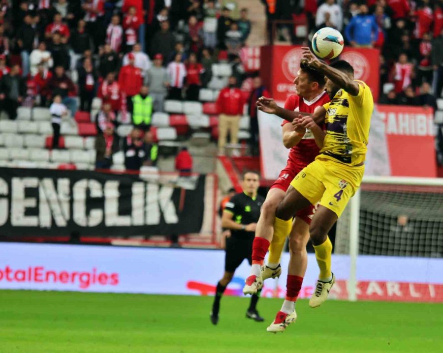 Trendyol Süper Lig: Antalyaspor: 0 - Eyüpspor: 3 (ilk Yarı)