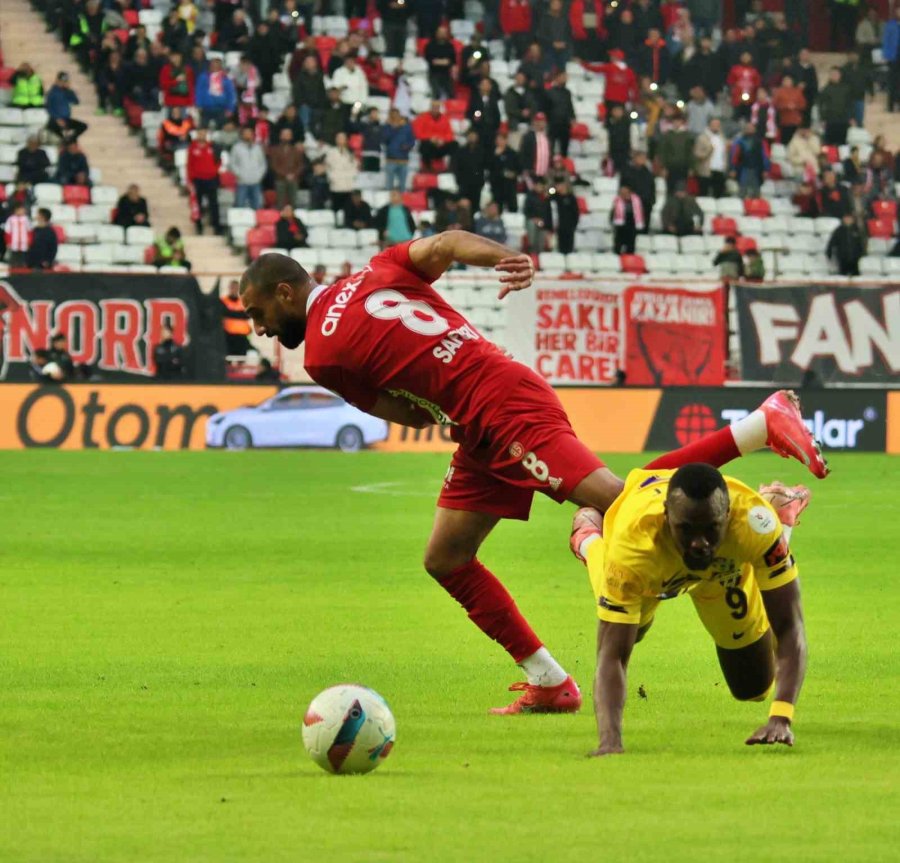 Trendyol Süper Lig: Antalyaspor: 0 - Eyüpspor: 3 (ilk Yarı)