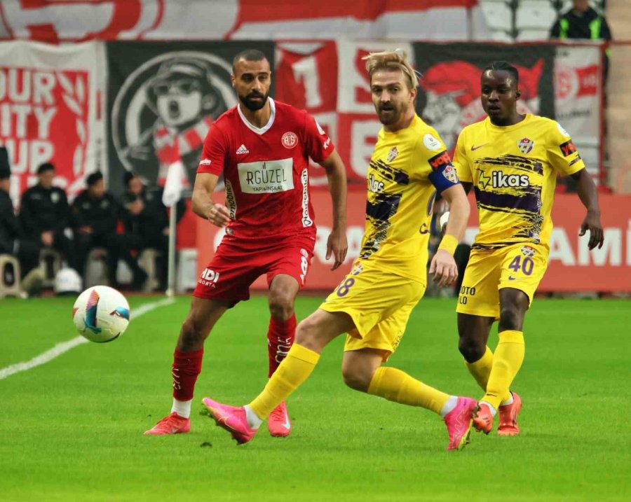 Trendyol Süper Lig: Antalyaspor: 0 - Eyüpspor: 3 (ilk Yarı)