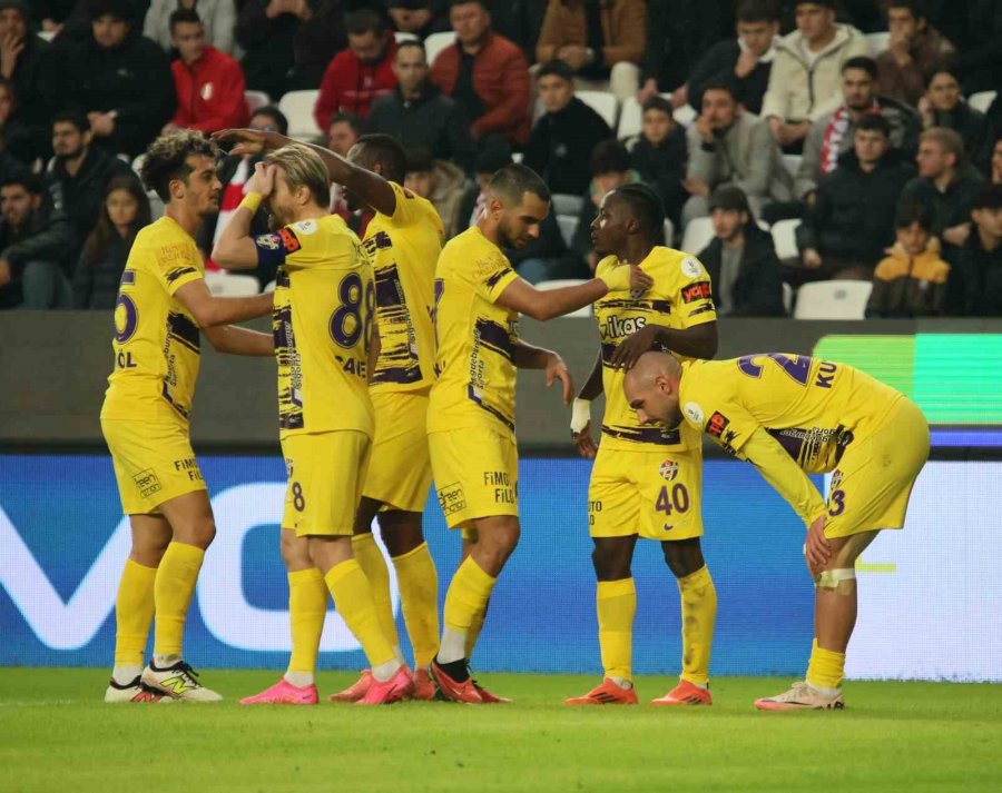 Trendyol Süper Lig: Antalyaspor: 1 - Eyüpspor: 4 (maç Sonucu)