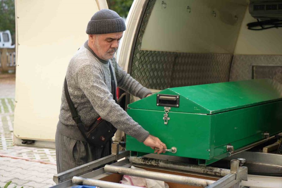 Garsonluk Ve Ambulans Şoförlüğünden Uluslararası Gassallığa