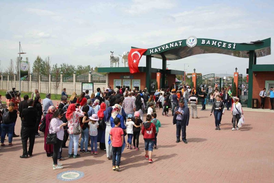 Eskişehir Hayvanat Bahçesi Bir Yılda 805 Bin Ziyaretçi Ağırladı