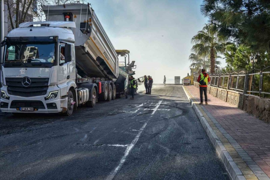 Kepez’de Altyapı Kazıları Sebebiyle Bozulan Asfalt Yenilendi