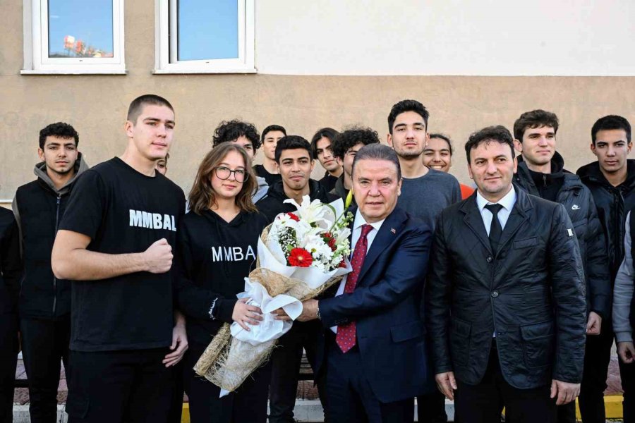 Gençliğinde Çift Sürdüğü Araziyi Bağışladı, Yapılan Okulun Sıralarında Gençlere Öğüt Verdi