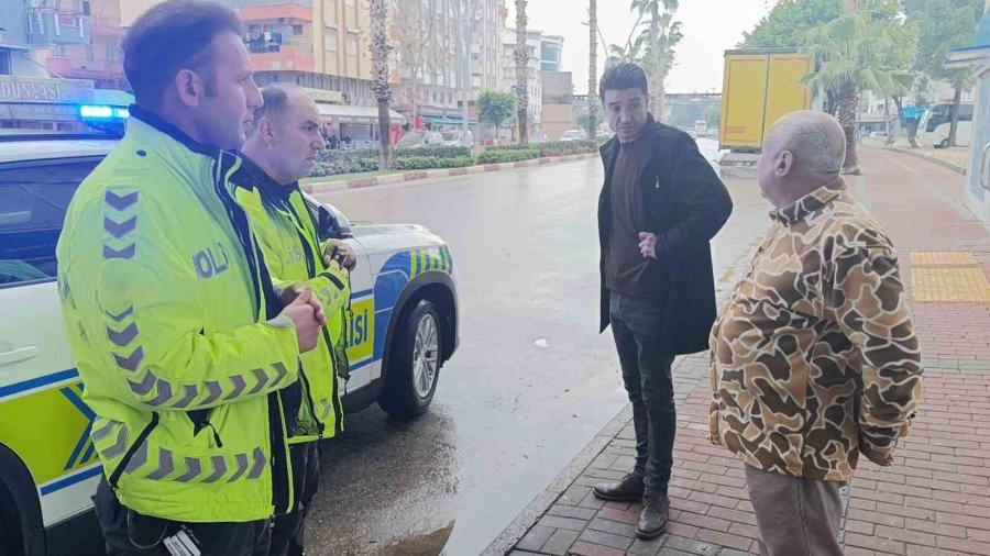 Polis Ekibi Kazazedeleri Atm Başında Pazarlık Yaparken Buldu