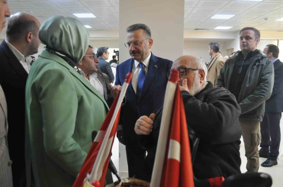 Musab Birimine Bağışlanan Özel Donanımlı Engelli Aracının Anahtarı Teslim Edildi