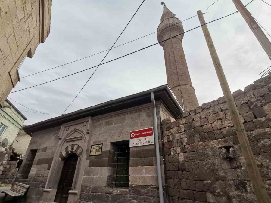 571 Yıllık Cami Dimdik Ayakta