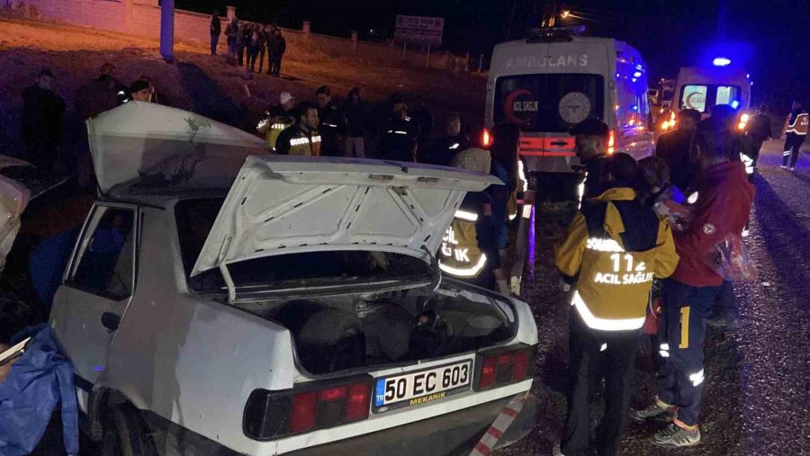 Aksaray’da Feci Kaza: Tofaş Otomobil İkiye Bölündü, Baba Ve Kızı Hayatını Kaybetti