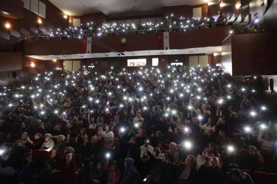 Niğde’de Barış Manço Anma Konserine Büyük İlgi