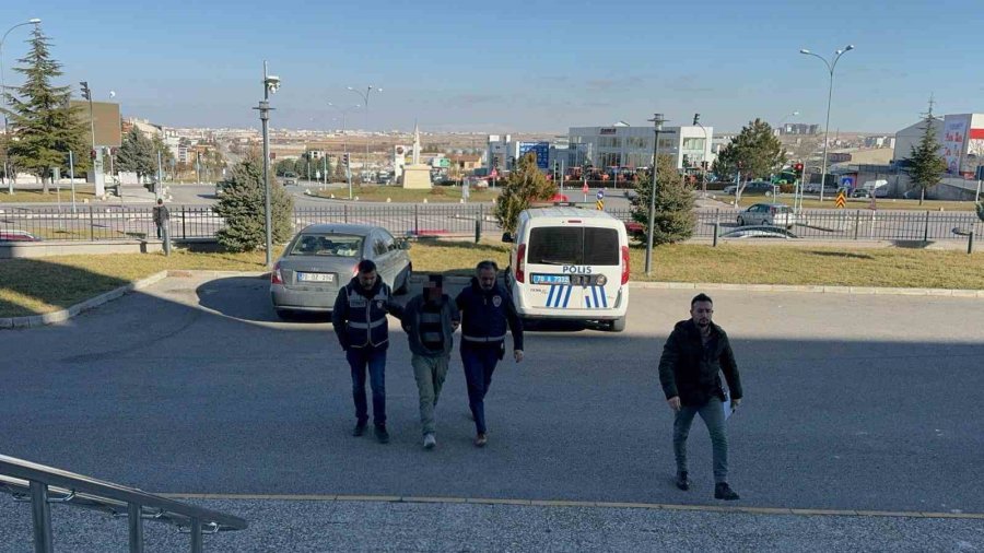 Karaman’da Hırsız Girdiği İş Yerinin Kameralarını Da Çaldı