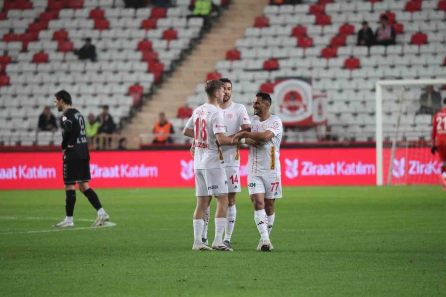 Ziraat Türkiye Kupası: Antalyaspor: 2 - Kocaelispor: 0 (ilk Yarı)