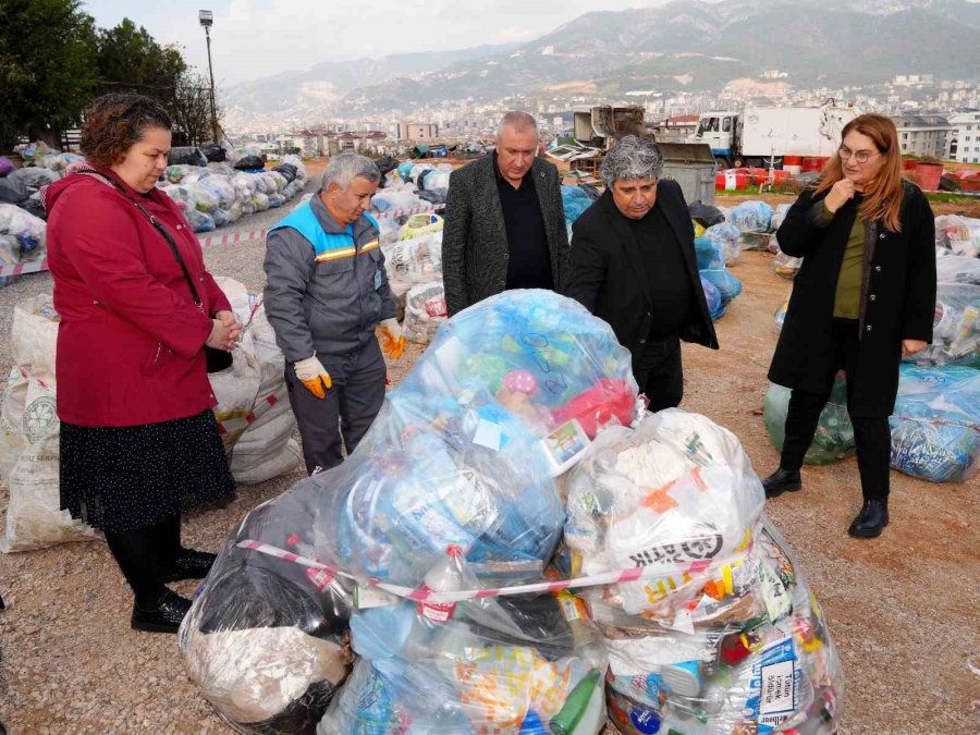 Birinci Olabilmek İçin Evlerinde 45 Gün Boyunca 15 Ton Atık Biriktirdiler