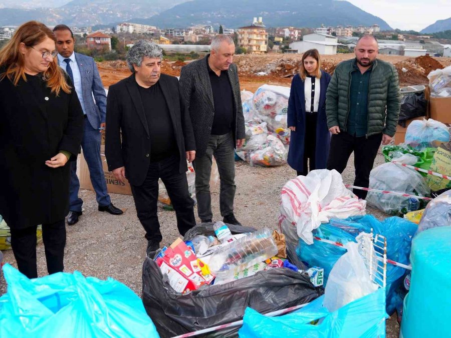 Birinci Olabilmek İçin Evlerinde 45 Gün Boyunca 15 Ton Atık Biriktirdiler