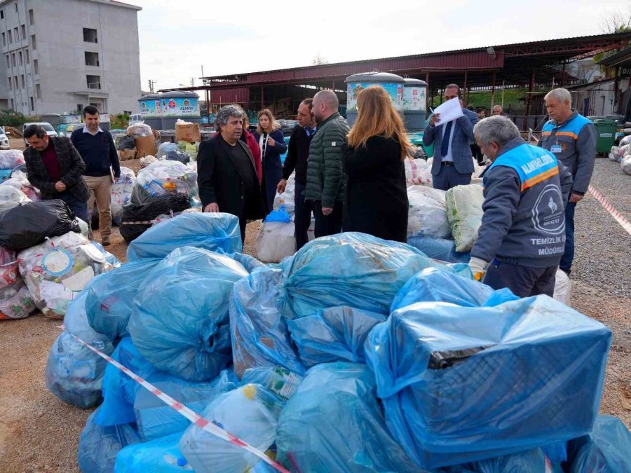 Birinci Olabilmek İçin Evlerinde 45 Gün Boyunca 15 Ton Atık Biriktirdiler