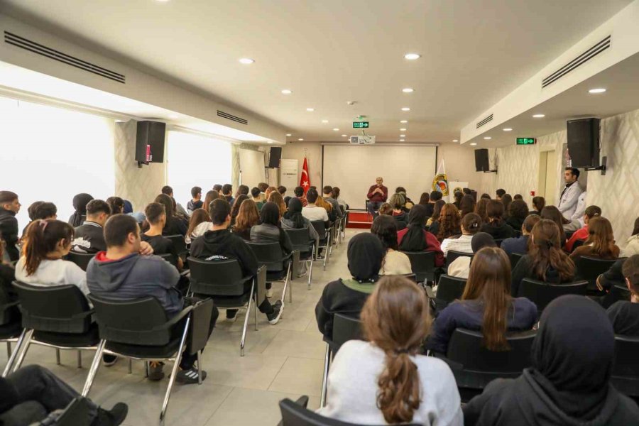 Alanya Belediyesi Eğitim Ve Kariyer Günleri Başladı