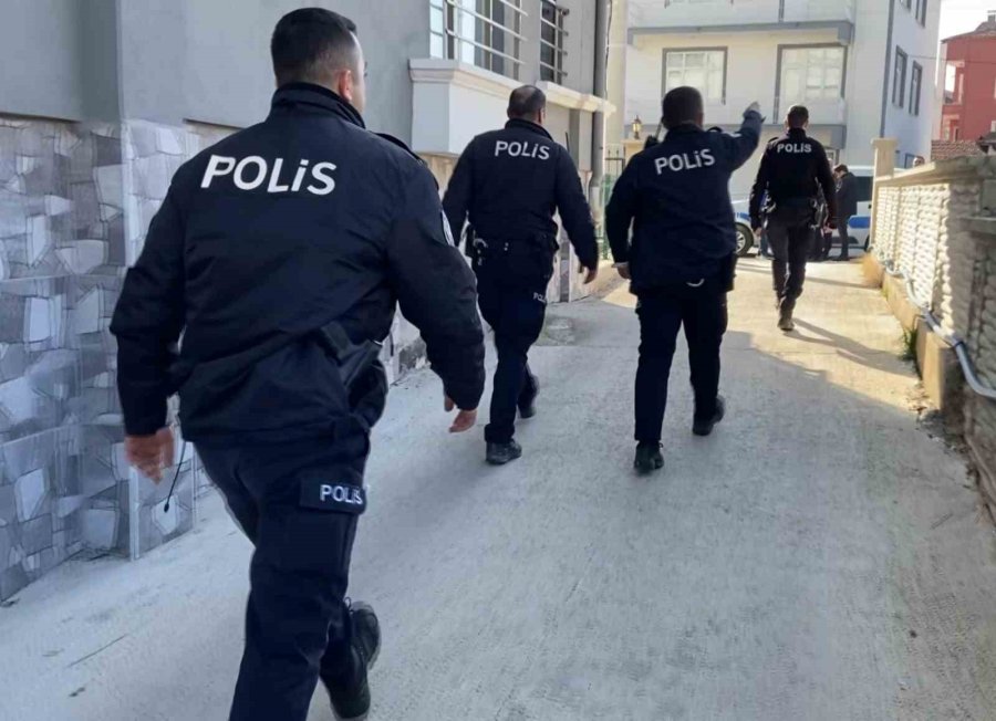 Aksaray’da Nefes Kesen Polis-şüpheli Kovalamacası Kamerada