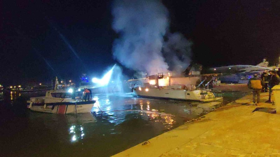 Alanya’da Lüks Yat Alev Alev Yandı