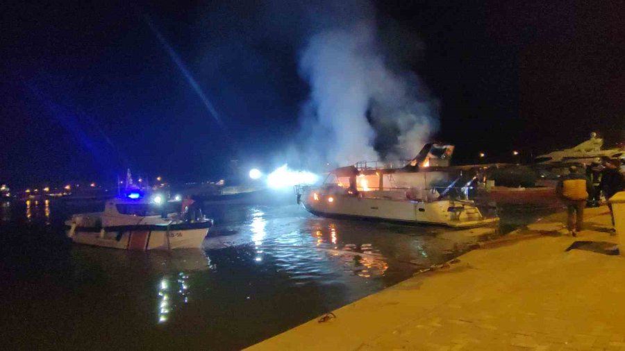 Alanya’da Lüks Yat Alev Alev Yandı