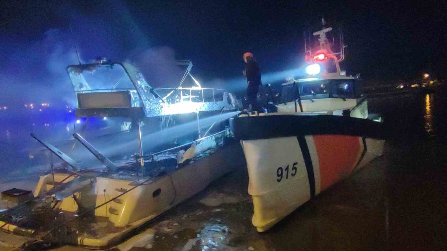 Alanya’da Lüks Yat Alev Alev Yandı