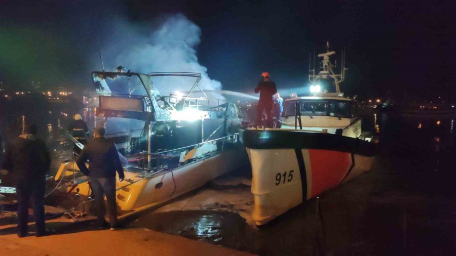 Alanya’da Lüks Yat Alev Alev Yandı