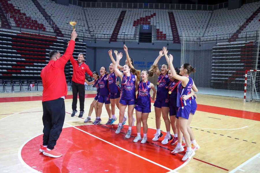 Büyükşehir’in Basketbolcu Kızları Antalya Şampiyonu Oldu