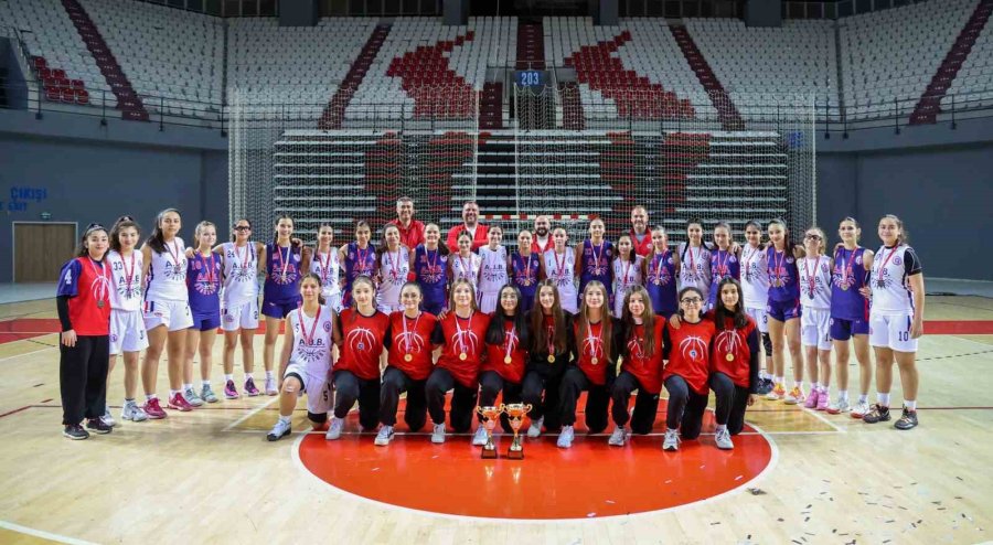 Büyükşehir’in Basketbolcu Kızları Antalya Şampiyonu Oldu