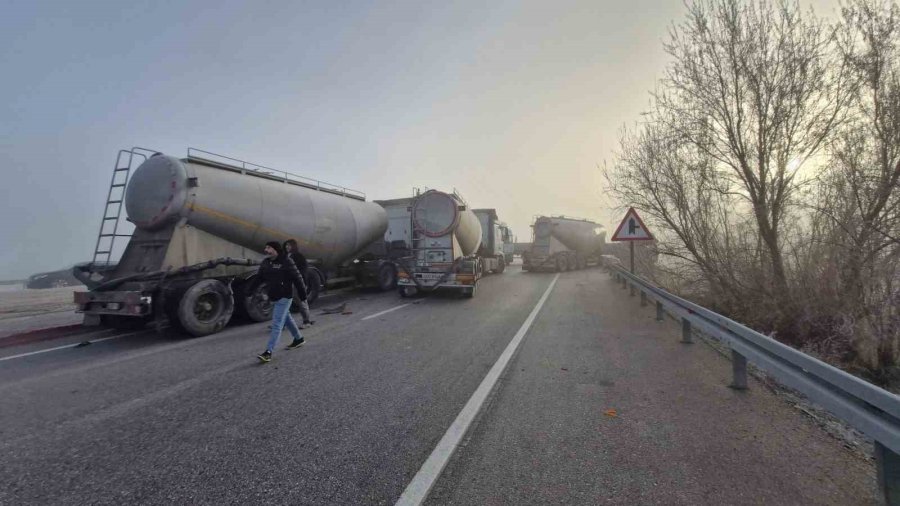 Karaman’da 13 Aracın Karıştığı Zincirleme Kazada 7 Kişi Yaralandı