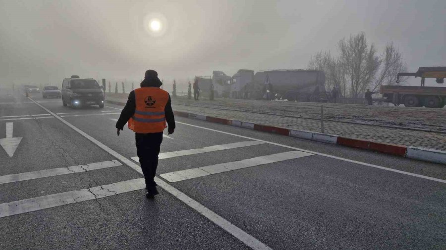 Karaman’da 13 Aracın Karıştığı Zincirleme Kazada 7 Kişi Yaralandı