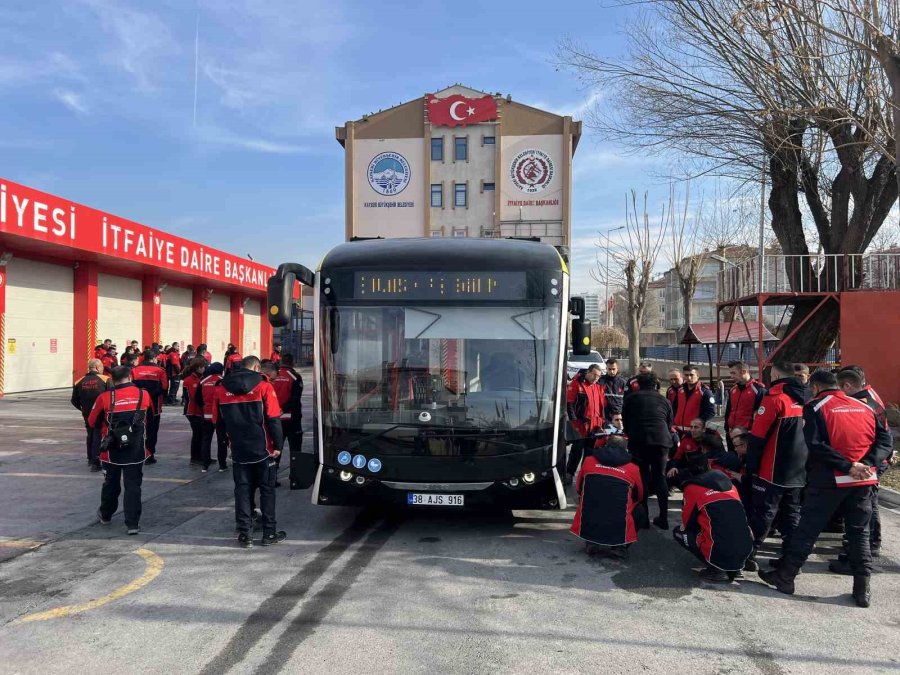 Büyükşehirden İtfaiye Personeline Elektrikli Araç Arızalarına Müdahale Eğitimi